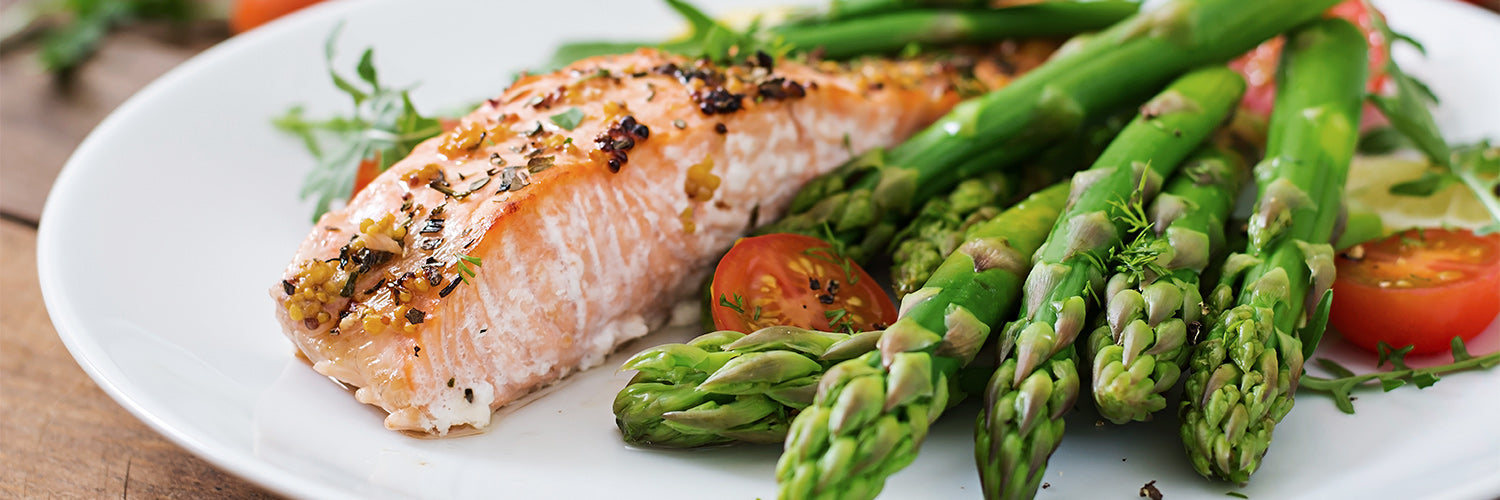 1500x500_Ofenlachs-mit-grünem-Spargel-und-Zucchini