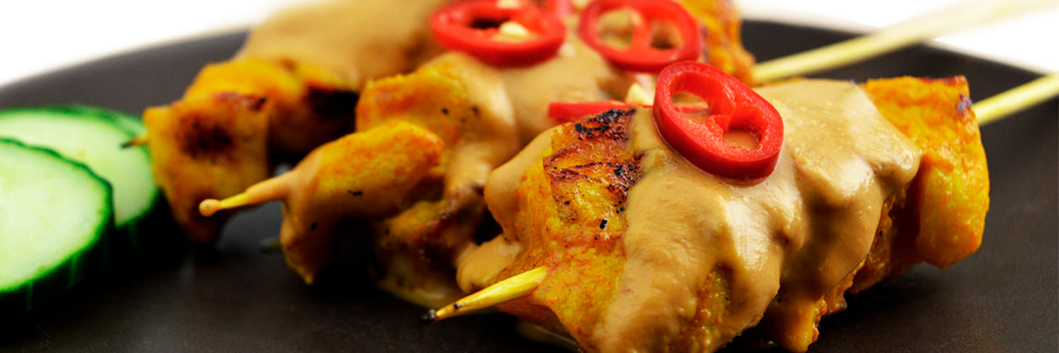 1500x500_Satespieße-Hühnchen-mit-proteinreicher-Erdnusssauce